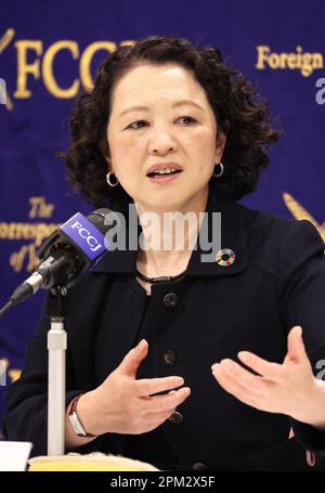 11 avril 2023, Tokyo, Japon - Tomoko Yoshino, chef de la Confédération syndicale japonaise (Rengo), s'exprime mardi au Club des correspondants étrangers du Japon à Tokyo, au 11 avril 2023. Yoshino a appelé à davantage d'augmentations de salaire pour les petites et moyennes entreprises. (Photo de Yoshio Tsunoda/AFLO) Banque D'Images