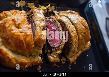 Wellington de bœuf maison avec pâte feuilletée Banque D'Images