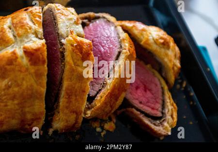 Wellington de bœuf maison avec pâte feuilletée Banque D'Images