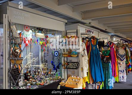 Camden Town, Londres, Royaume-Uni: Stands dans Buck Street Market près de Camden High Street. Fait partie du marché de Camden. Banque D'Images