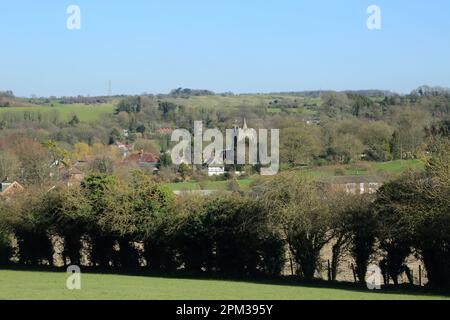 Vue sur le village de Lyringe sur les Kent North Downs près de Folkestone, Kent, Angleterre, Royaume-Uni Banque D'Images