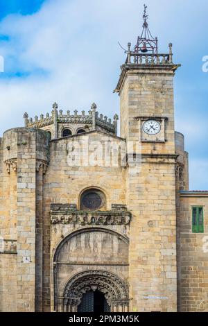 Espagne, Galice, Ourense, scène sur la via de la Plata via Ourense ou Camino Sanabres, itinéraires de pèlerinage espagnol à Saint-Jacques-de-Compostelle, Cathédrale Saint-Martin du 12th siècle Banque D'Images