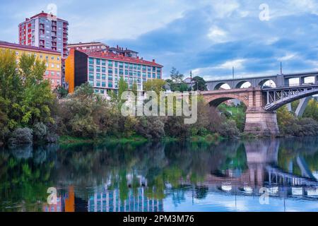 Espagne, Galice, Ourense, scène sur la via de la Plata via Ourense ou Camino Sanabres, itinéraires de pèlerinage espagnol à Saint-Jacques-de-Compostelle, les rives du fleuve Miño Banque D'Images