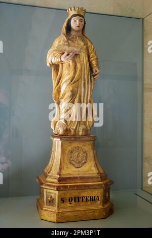 France, Gers, Auch, scène sur le chemin de Compostelle, Musée du Trésor de la cathédrale au pied de la tour Armagnac, statue de S. Quiteria Banque D'Images