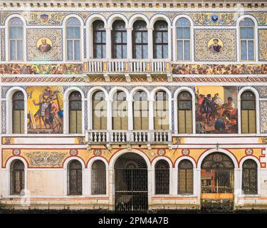 Palazzo Barbarigo, palais de la Renaissance, façade de bâtiment historique avec mosaïques en verre de murano, Venise, Italie Banque D'Images