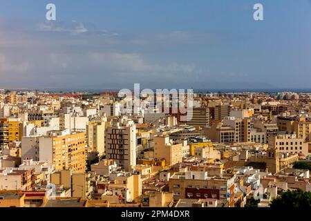 Maisons et appartements à Almeria une ville sur la côte méditerranéenne en Andalousie sud de l'Espagne. Banque D'Images