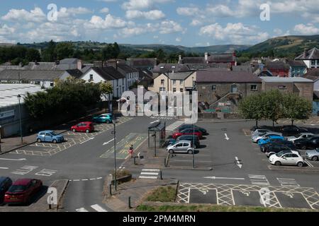 Marquages routiers dans un parking à Llandovery, Carmarthenshire, pays de Galles, Royaume-Uni Banque D'Images