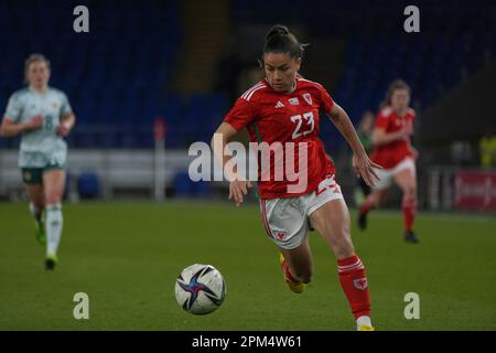 Ffion Morgan en action pour Cymru, pays de Galles 4 v 1 Irlande du Nord, Cardiff City Stadium, 6th avril 2023 Banque D'Images