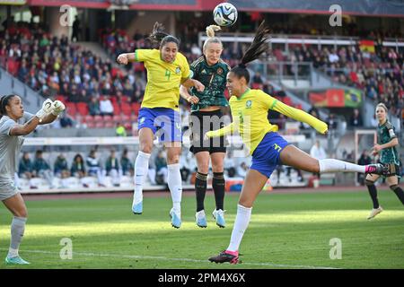 Nuremberg. 11th avril 2023. v.RE:KATHELLEN (BRA), Lea SCHUELLER (GER), RAFAELLE (BRA), Goal Woman Leticia IZIDORO LIMA DA SILVA, action, duels soccer Laenderspiel Women Allemagne (GER) - Brésil (BRA) on 11 avril 2023, Max Morlock Stadium à Nuremberg. ? Credit: dpa/Alay Live News Banque D'Images