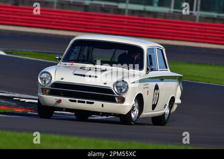 Niall McFadden, Ford Lotus Cortina, une heure de course pour une grille combinant le défi de voiture de tourisme historique, HTCC, le Trophée Tony dron pour le tourisme Banque D'Images