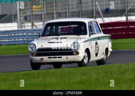 Niall McFadden, Ford Lotus Cortina, une heure de course pour une grille combinant le défi de voiture de tourisme historique, HTCC, le Trophée Tony dron pour le tourisme Banque D'Images