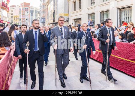 Huelva, Espagne - 1 avril 2023: Javier Ortega Smith, un des leaders du parti politique VOX, en parade accompagnant le samedi de la passion à la Banque D'Images