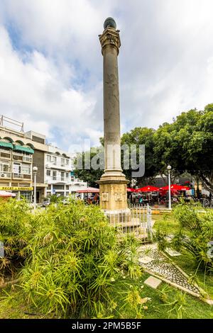 La colonne vénitienne au centre de Nicosie. La colonne de granit se trouve dans le centre de la place Atatürk. En 1489, la colonne a été amenée de Salamis à Nicosie par les Vénitiens au pouvoir et ornée d'un lion de pierre. Les Ottomans ont renversé la colonne. Pendant la période coloniale britannique, la colonne serait reconstruite et dotée d'une sphère de bronze au sommet. Lefkoşa Türk Belediyesi, Chypre Banque D'Images