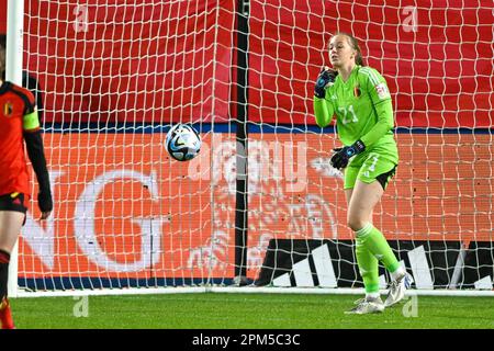 Louvain, Belgique. 11th avril 2023. La gardien de but belge Lisa Lichtfus semble découragée lors d'un match de football amical entre l'équipe nationale féminine belge The Red Flames et la Slovénie, le mardi 11 avril 2023 à Louvain. BELGA PHOTO DAVID CATRY crédit: Belga News Agency/Alay Live News Banque D'Images