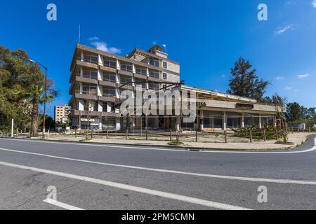 La ville en ruines de Varosha près de Famagousta, Chypre Banque D'Images