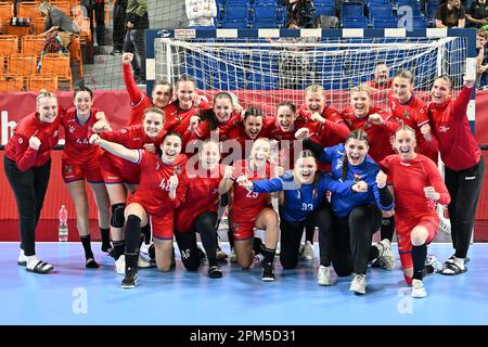 Brno, République tchèque. 11th avril 2023. L'équipe tchèque se fête après avoir remporté le match de fin de partie pour l'avance au championnat du monde de handball féminin République tchèque contre Suisse à Brno, République tchèque, 11 avril 2023. Crédit: Vaclav Salek/CTK photo/Alay Live News Banque D'Images