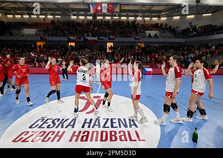 Brno, République tchèque. 11th avril 2023. Tchèque et Suisse après le match de fin de match pour l'avance à la coupe du monde de handball féminin République tchèque contre Suisse à Brno, République tchèque, 11 avril 2023. Crédit: Vaclav Salek/CTK photo/Alay Live News Banque D'Images