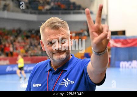 Brno, République tchèque. 11th avril 2023. L'entraîneur tchèque Bent Dahl célèbre la victoire de son équipe après le match de fin de match pour l'avance à la coupe du monde de handball féminin République tchèque contre la Suisse à Brno, République tchèque, 11 avril 2023. Crédit: Vaclav Salek/CTK photo/Alay Live News Banque D'Images