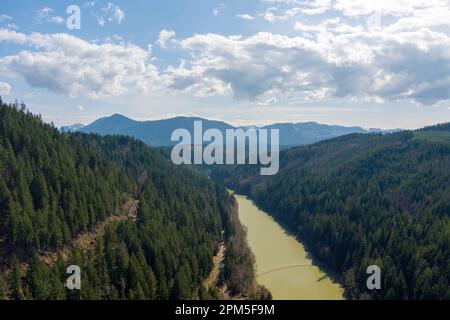 Vue aérienne du barrage Alder et de la rivière Nisqually Banque D'Images