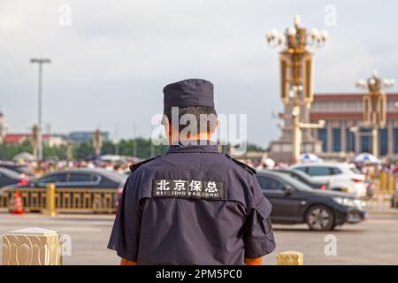 Pékin, Chine - 08 août 2018 : policier (Pékin Baozong) sur la place Tiananmen. Banque D'Images