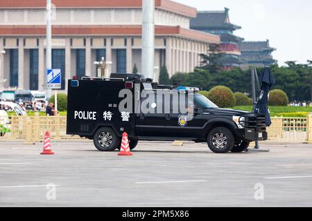 Pékin, Chine - 08 août 2018: Voiture de police garée à Tien'am hommes. Banque D'Images