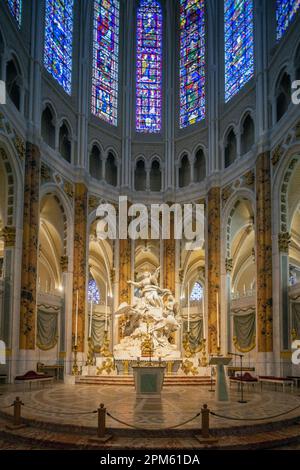 Choeur de la cathédrale de Chartres, France, avec vue sur l'autel (18th siècle) de Charles-Antoine Briran. Banque D'Images