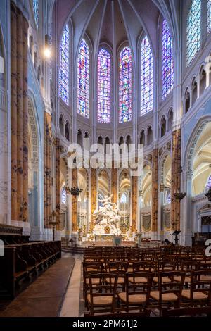 Choeur de la cathédrale de Chartres, France, avec vue sur l'autel (18th siècle) de Charles-Antoine Briran. Banque D'Images