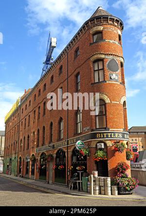 The Historic Flat-Iron Bittles Bar, 70 Upper Church Lane, Belfast, Irlande du Nord, Royaume-Uni, BT1 4QL Banque D'Images