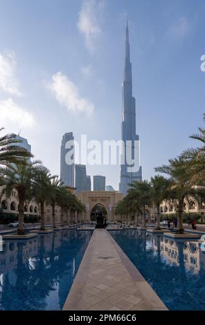 Dubaï, Émirats Arabes Unis - 1 avril 2023 : entrée à l'hôtel Palace Downtown dans le quartier des affaires Banque D'Images