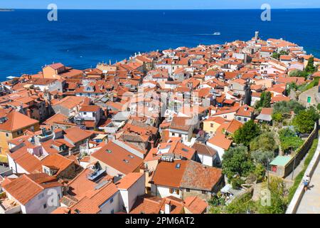 Piran : vue panoramique aérienne sur la vieille ville et la mer Adriatique. Slovénie Banque D'Images