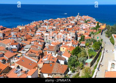 Piran : vue panoramique aérienne sur la vieille ville et la mer Adriatique. Slovénie Banque D'Images