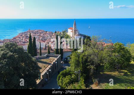 Piran : vue panoramique aérienne sur la vieille ville et la mer Adriatique. Slovénie Banque D'Images