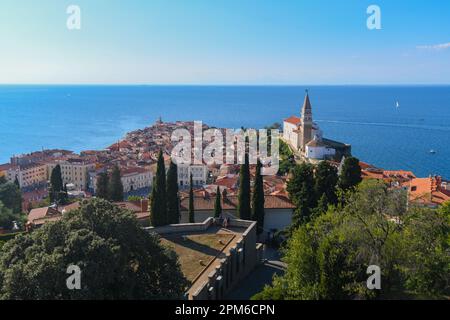 Piran : vue panoramique aérienne sur la vieille ville et la mer Adriatique. Slovénie Banque D'Images