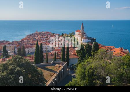 Piran : vue panoramique aérienne sur la vieille ville et la mer Adriatique. Slovénie Banque D'Images