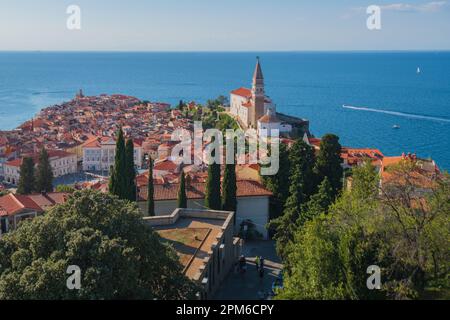 Piran : vue panoramique aérienne sur la vieille ville et la mer Adriatique. Slovénie Banque D'Images