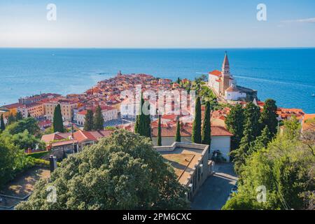 Piran : vue panoramique aérienne sur la vieille ville et la mer Adriatique. Slovénie Banque D'Images