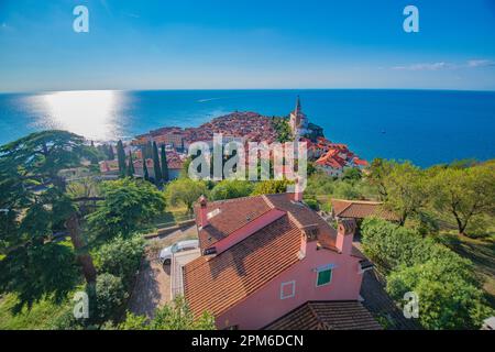 Piran : vue panoramique aérienne sur la vieille ville et la mer Adriatique. Slovénie Banque D'Images