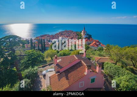 Piran : vue panoramique aérienne sur la vieille ville et la mer Adriatique. Slovénie Banque D'Images