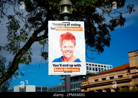 Adélaïde, Australie- 1 mai 2022 : le signe de l'opposition politique lors des prochaines élections nationales Banque D'Images