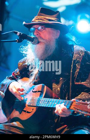 Baby Graps se présentant au Festival de Sydney en Australie en 2010 dans le cadre de la Rogues Gallery, un groupe flexible et changeant de chanteurs et musiciens internationaux qui se rendent périodiquement dans le monde pour jouer des chansons de pirates et des ballades de mer. Banque D'Images