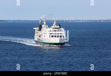 Ferry hybride Prins Richard, Rødby éoliennes onshore, bateau de fret voyageurs RO-RO de Scandlines, traversiers à émissions réduites de gaz à effet de serre, mer Banque D'Images