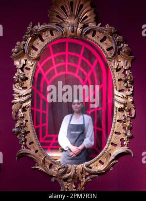 Christie's, Londres, Royaume-Uni. 12 avril 2023. L'édition de Londres de l'édition internationale inaugurale du Collector Online (simultanément à Londres, New York et Paris) de Christie ouvre ses portes au public jusqu'au 18 avril. Plus de 600 lots au total, les ventes sont ouvertes à la mise en ligne, avec une clôture séquentielle les 18, 19 et 20 avril à Londres, New York et Paris, respectivement. Crédit : Malcolm Park/Alay Live News Banque D'Images