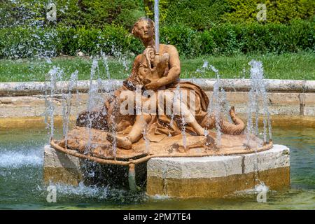 Jardins royaux espagnols, jardin du parterre, statue de la déesse Ceres, Aranjuez, Espagne. Le jardin du Parterre est un jardin historique situé à côté de l'RO Banque D'Images