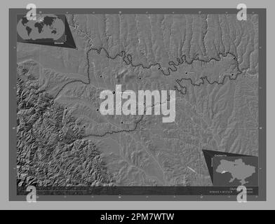 Chernivtsi, région de l'Ukraine. Carte d'altitude à deux niveaux avec lacs et rivières. Lieux et noms des principales villes de la région. Emplacement auxiliaire d'angle Banque D'Images