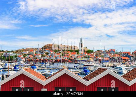 Vue sur Fjällbacka un village côtier sur la côte ouest suédoise Banque D'Images