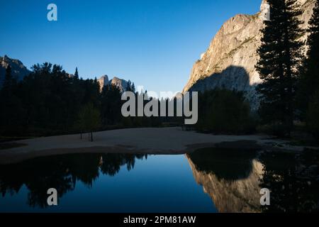 Mirror Lake au parc national de Yosemite en Californie Banque D'Images