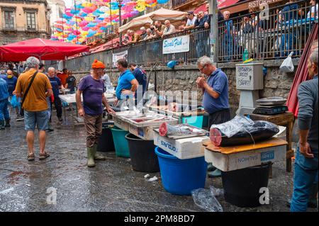 Italie, Sicile, Catane, ville baroque classée au patrimoine mondial de l'UNESCO, le marché aux poissons de la place Alonzo di Benedetto Banque D'Images