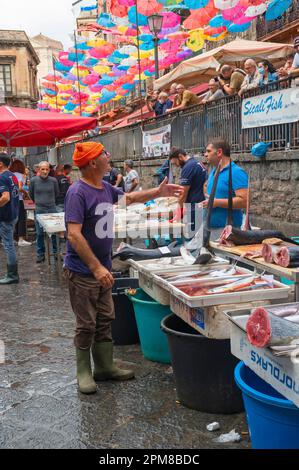 Italie, Sicile, Catane, ville baroque classée au patrimoine mondial de l'UNESCO, le marché aux poissons de la place Alonzo di Benedetto Banque D'Images