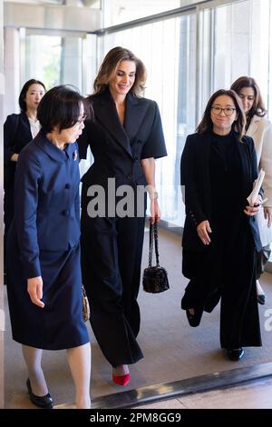 Tokyo, Japon. 09th avril 2023. La reine Rania Al Abdullah de Jordanie visite le Musée national d'art moderne, à Tokyo, au Japon, sur 11 avril 2023. Photo de Balkis Press/ABACAPRESS.COM Credit: Abaca Press/Alay Live News Banque D'Images