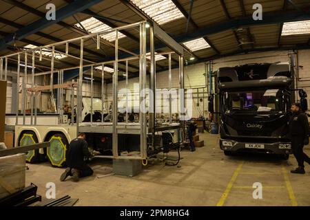 L'usine d'Oakley à High Cross à Ware, Hertfordshire, où la suprématie de modèles de boîte à cheval de luxe fournit le haut de gamme des logements équestres de luxe. Banque D'Images